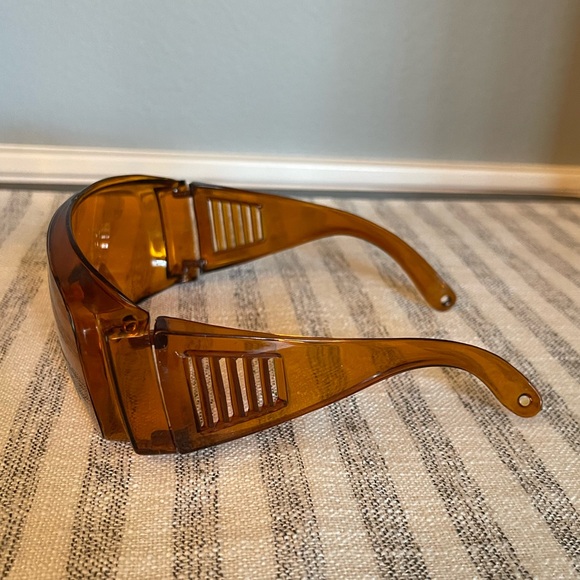 NEW - Sun Shield  - Blue Light Buster UV Yellow Glasses - Driving - Poly Carbon - Picture 2 of 8